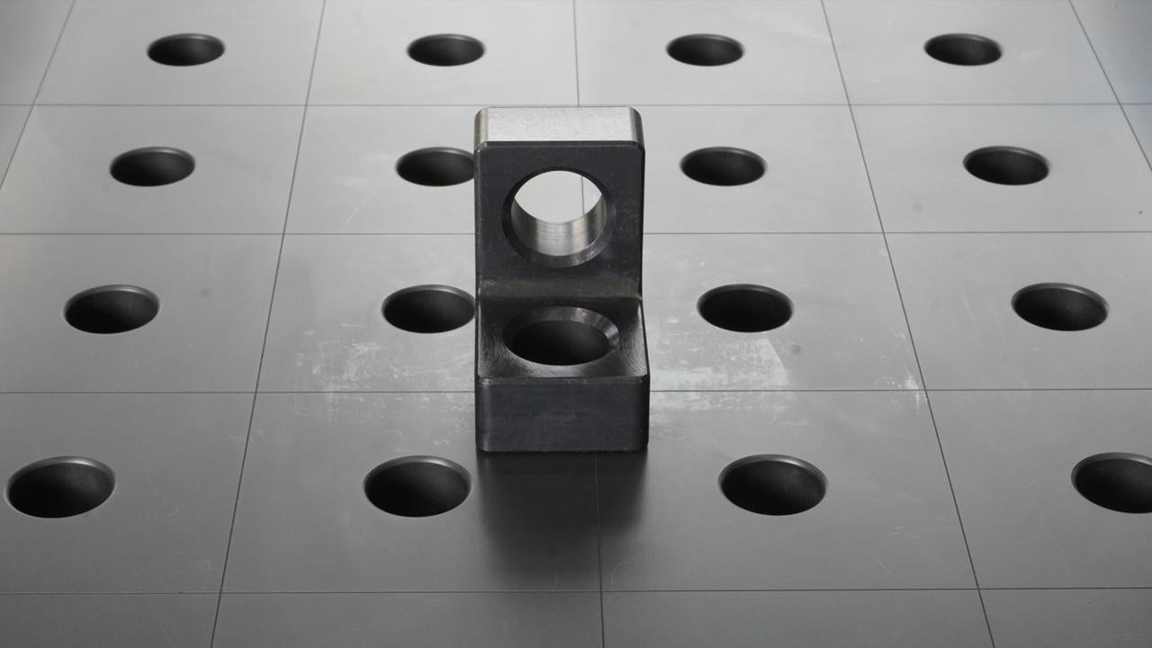 Granični i stezni ugaonik fi 28 – 75×50×75×25 mm