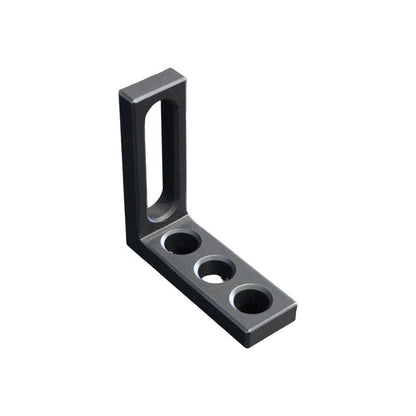 Stezni ugao fi 16 – 90×30×90 mm (3 rupe + prorez)
