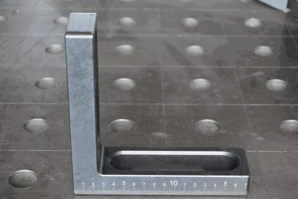 Granični i stezni ugaonik – fi 28 | 175 × 50 × 175 × 25 mm