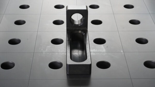 Granični i stezni ugaonik – fi 28 | 175 × 50 × 75 × 25 mm